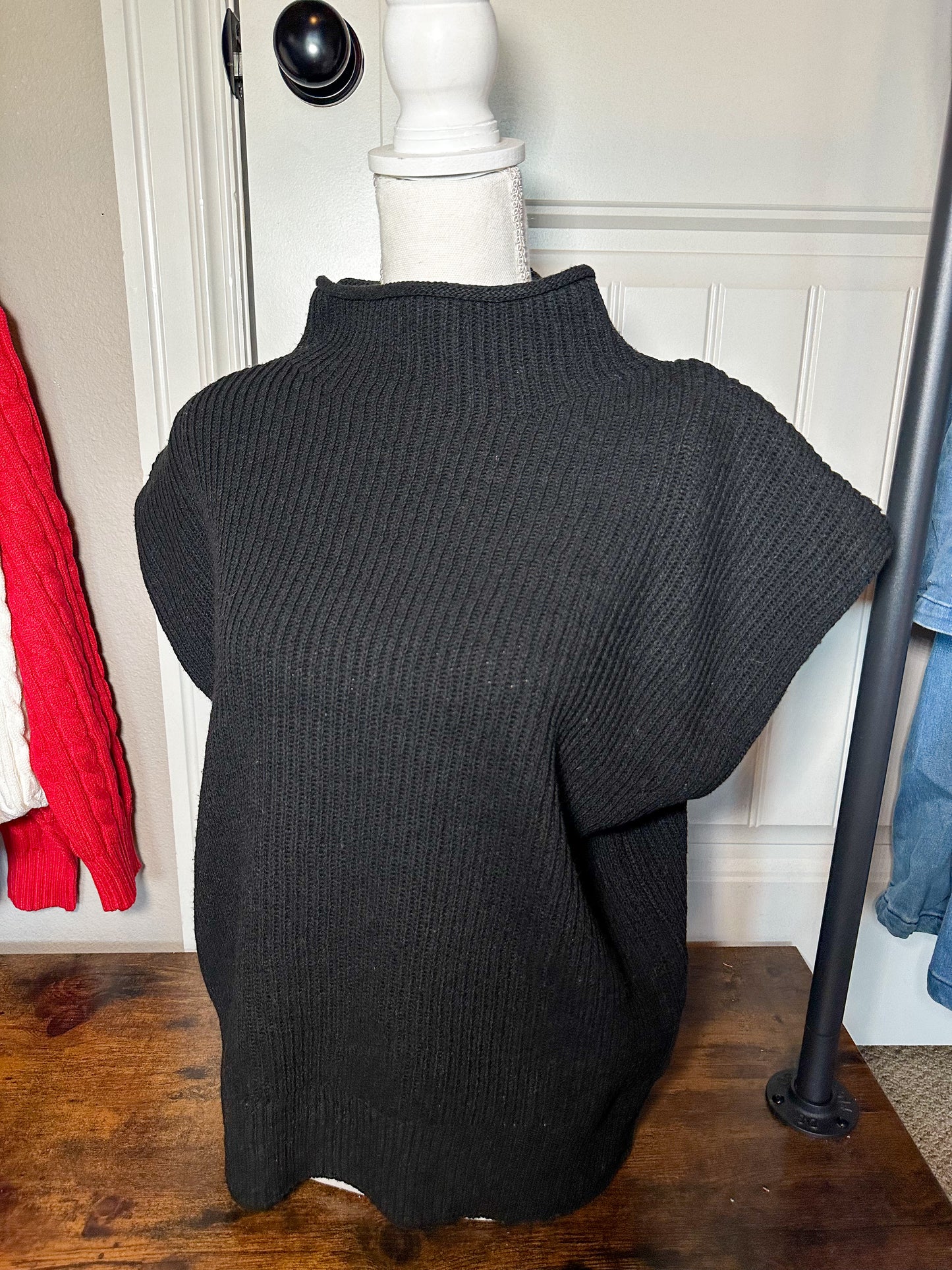 All That Power Shoulder Sweater - Black