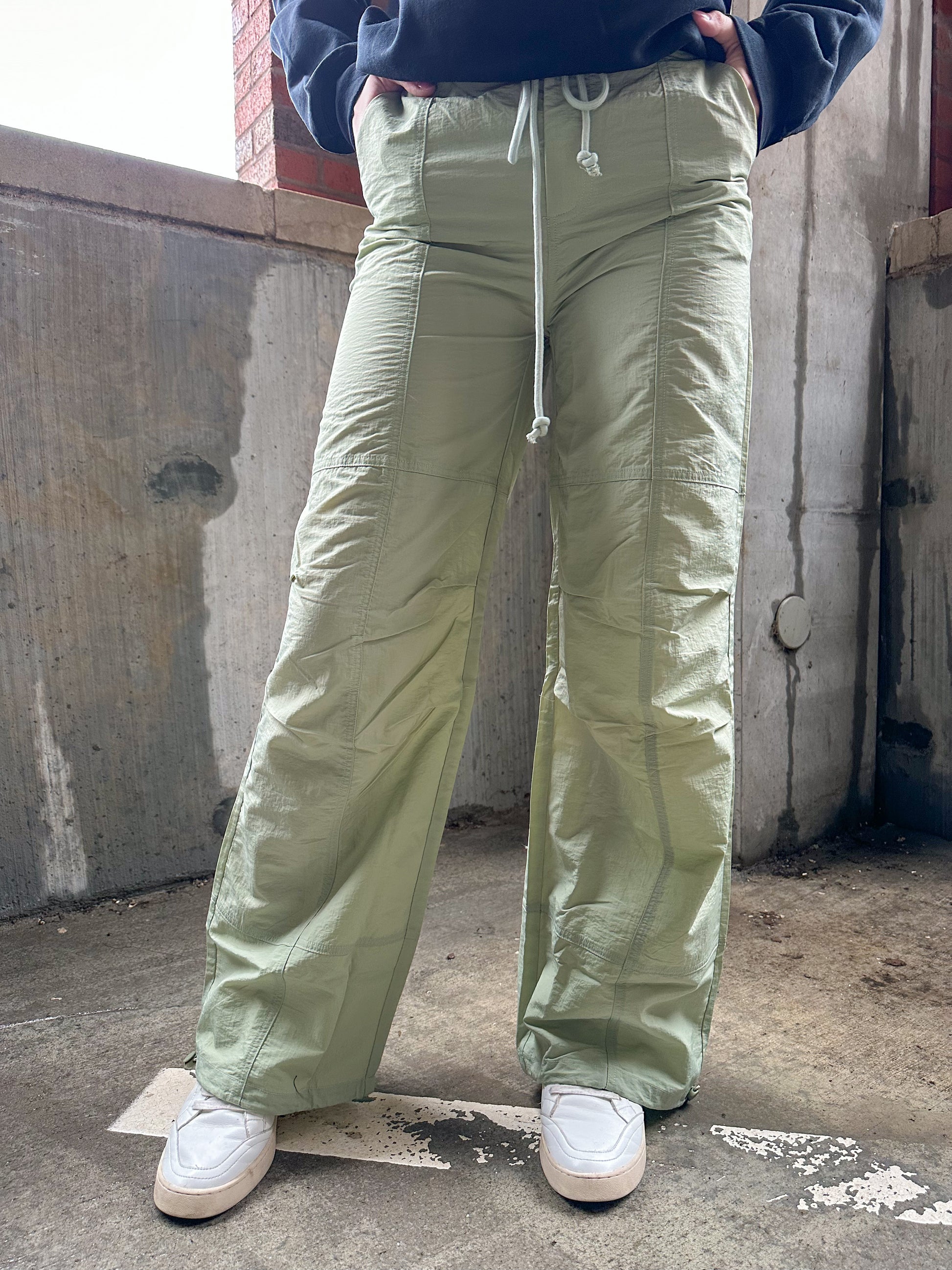 Patachute cargo pants - Olive Flared Parachute Pants